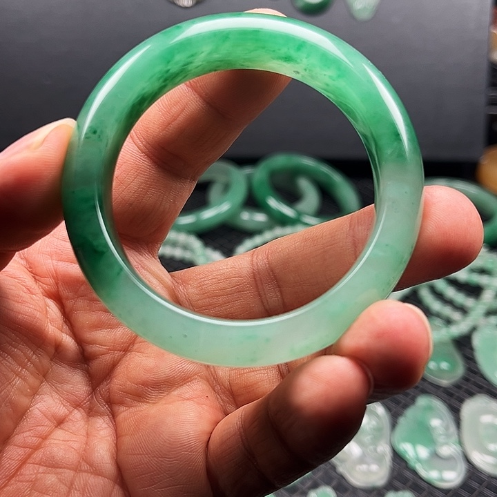 石英质玉（非洲翠）未镶嵌手镯