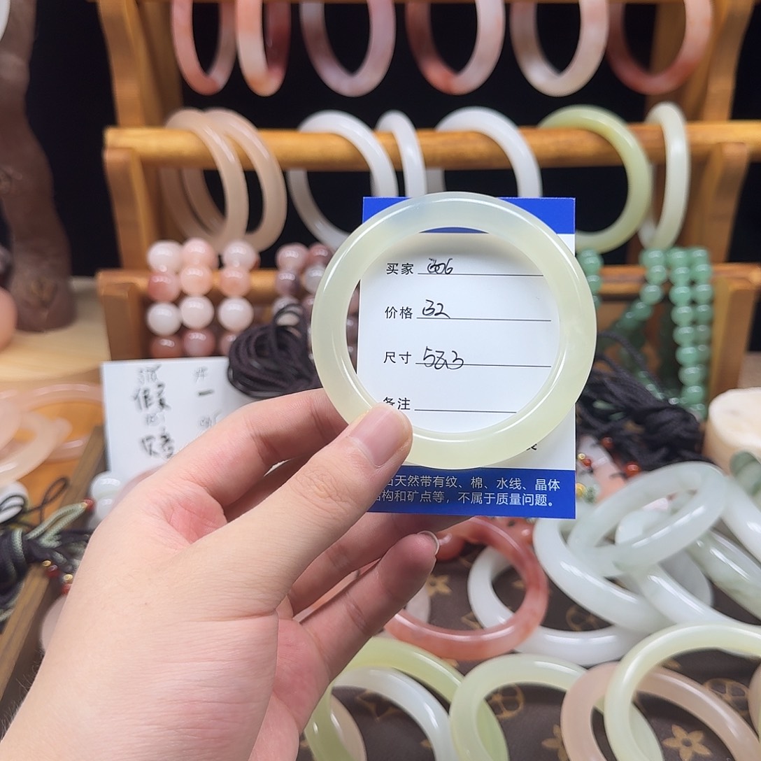 未镶嵌手镯石英质玉306