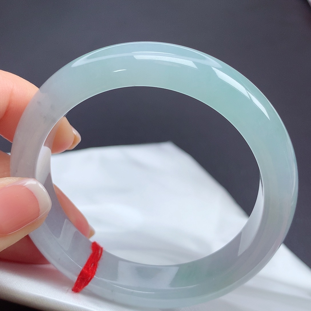 翡翠手镯未镶嵌55圈口