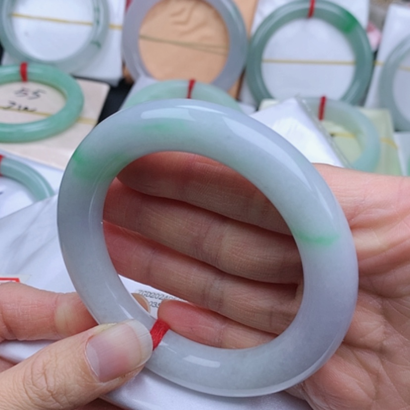 【闪购商品】翡翠手镯未镶嵌           圆条56 白底青