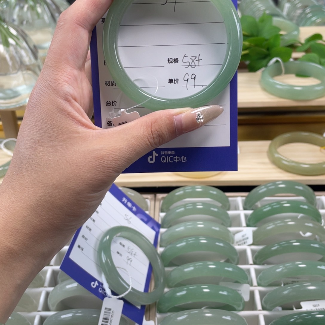 石英质玉手镯未镶嵌