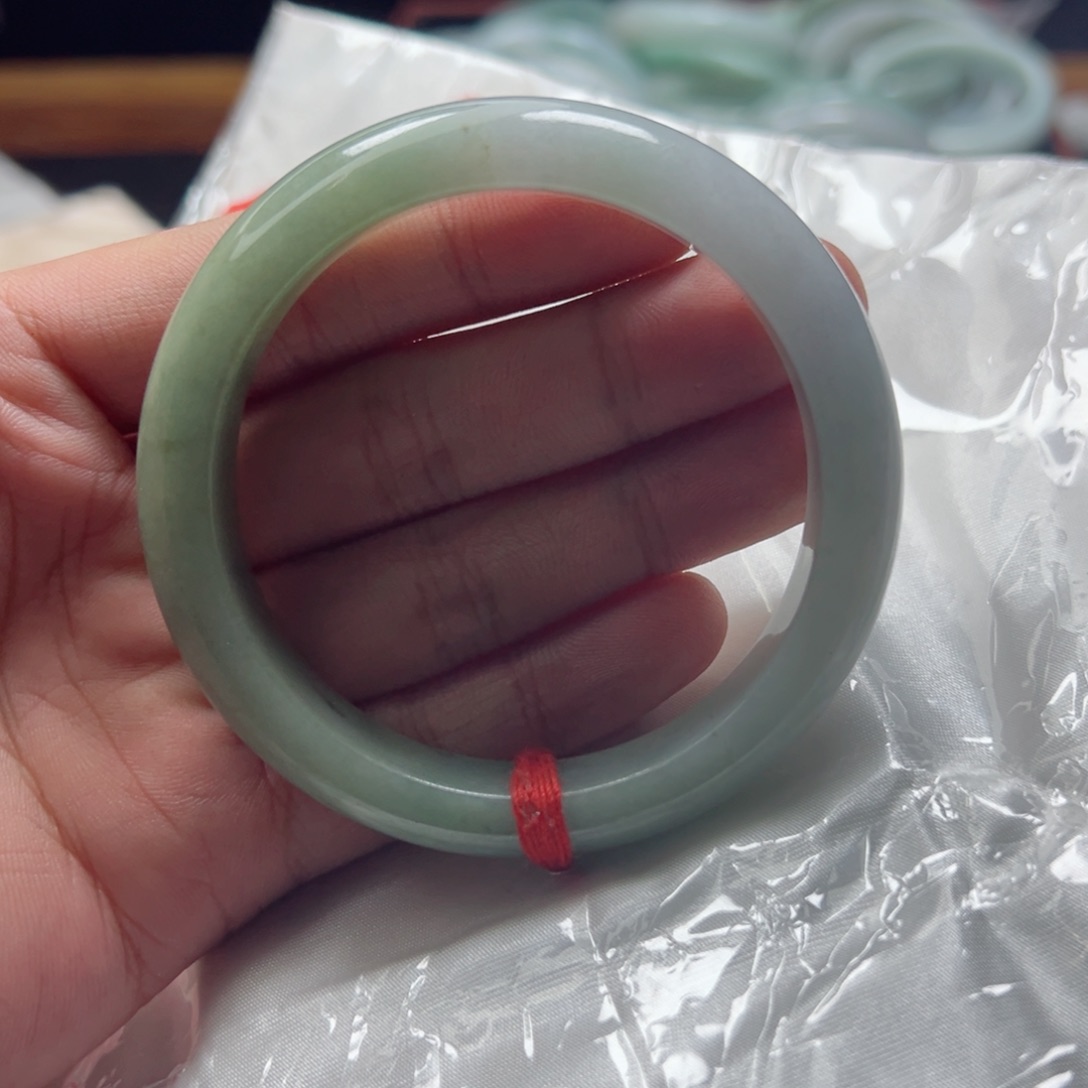 翡翠手镯未镶嵌56.3半山水细腻