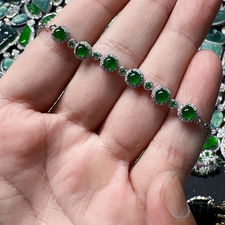 翡翠颈饰未镶嵌天然A货翡翠放漏