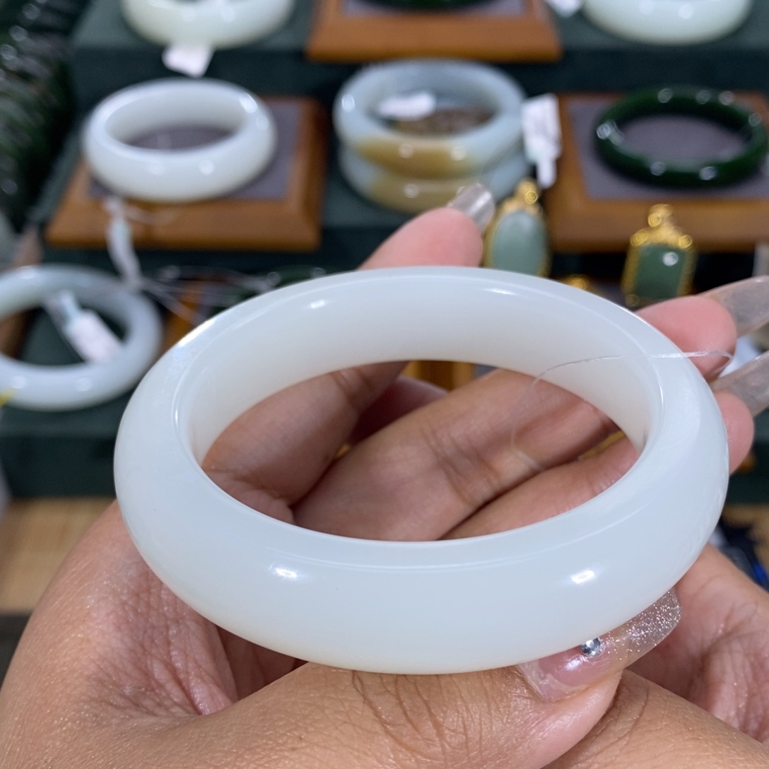 和田玉手镯未镶嵌