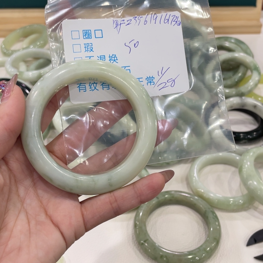 用***8蛇纹石玉未镶嵌手镯