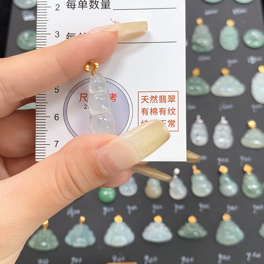 学***友颈饰18K金镶嵌翡翠