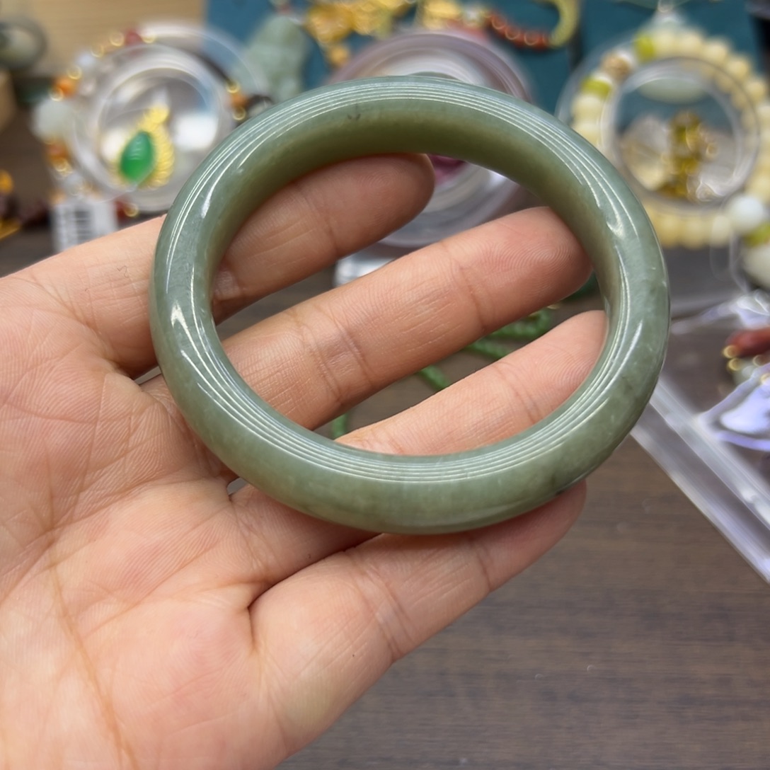 和田玉未镶嵌手镯56.8圈围395微瑕