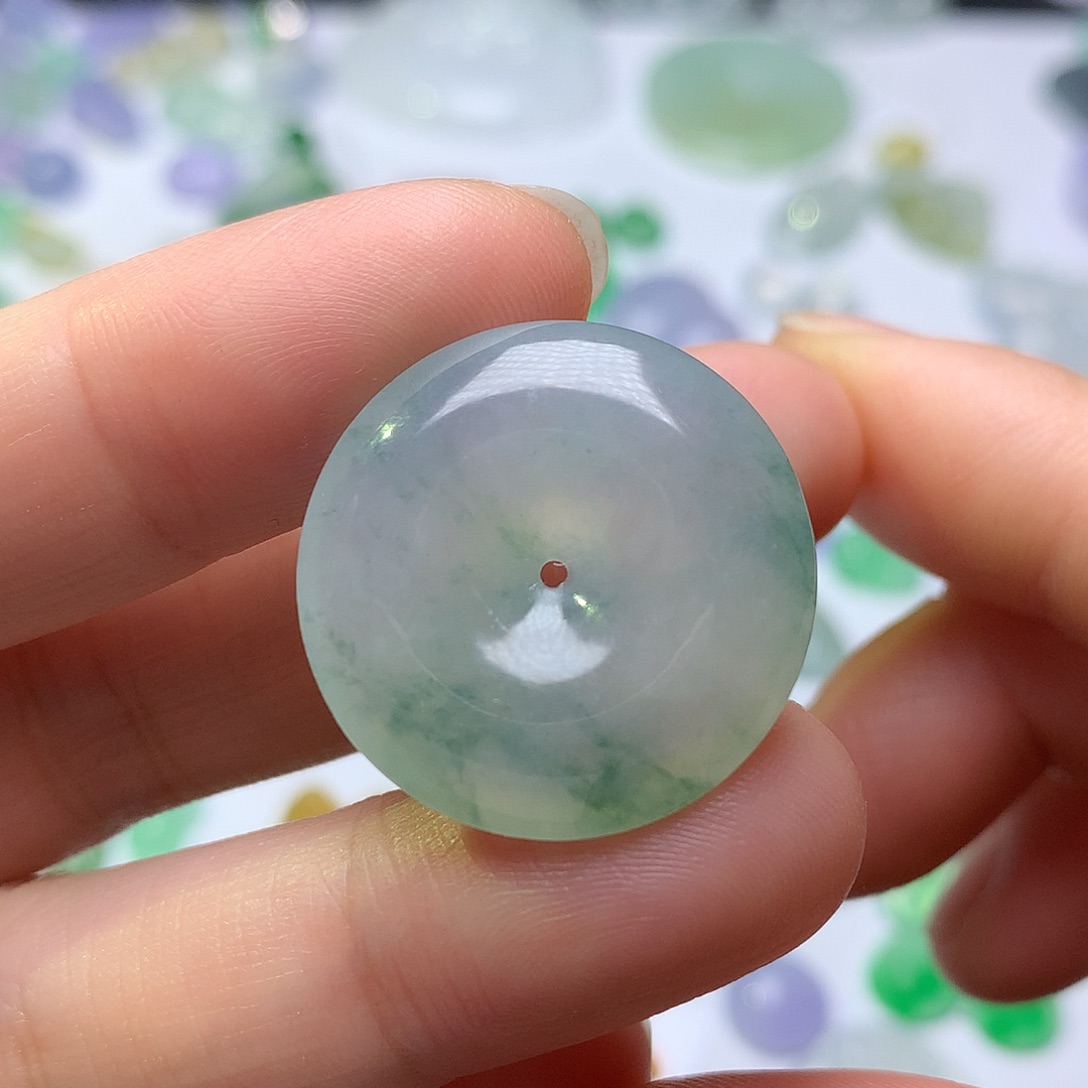 翡翠未镶嵌颈饰扣