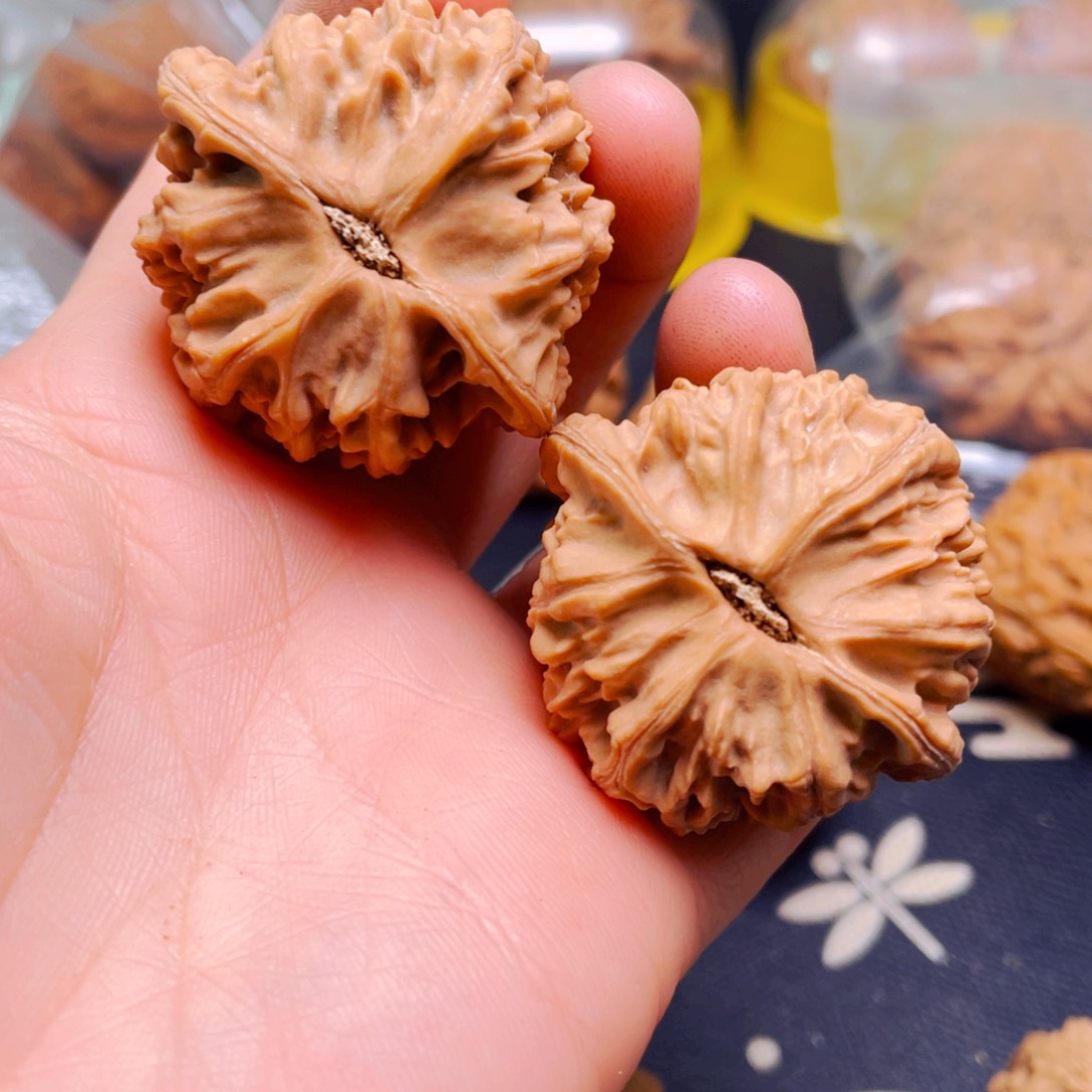 吊坠文玩核桃O**k天地一对