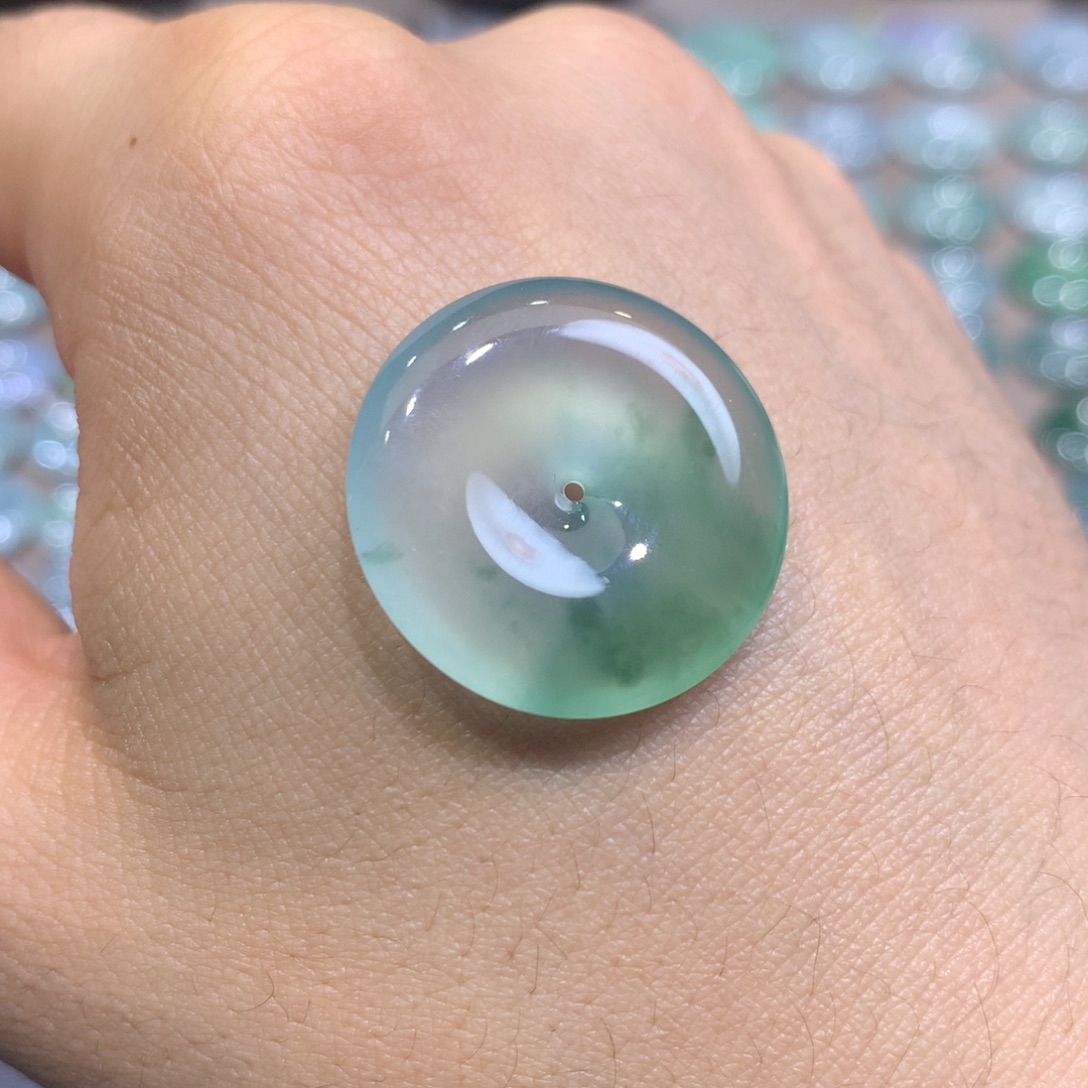 翡翠未镶嵌颈饰平安扣