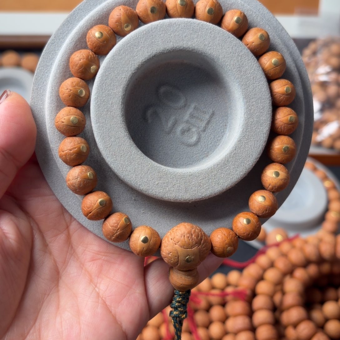 凤眼菩提手串精挑红皮大眼10.5m镶嵌铜钉