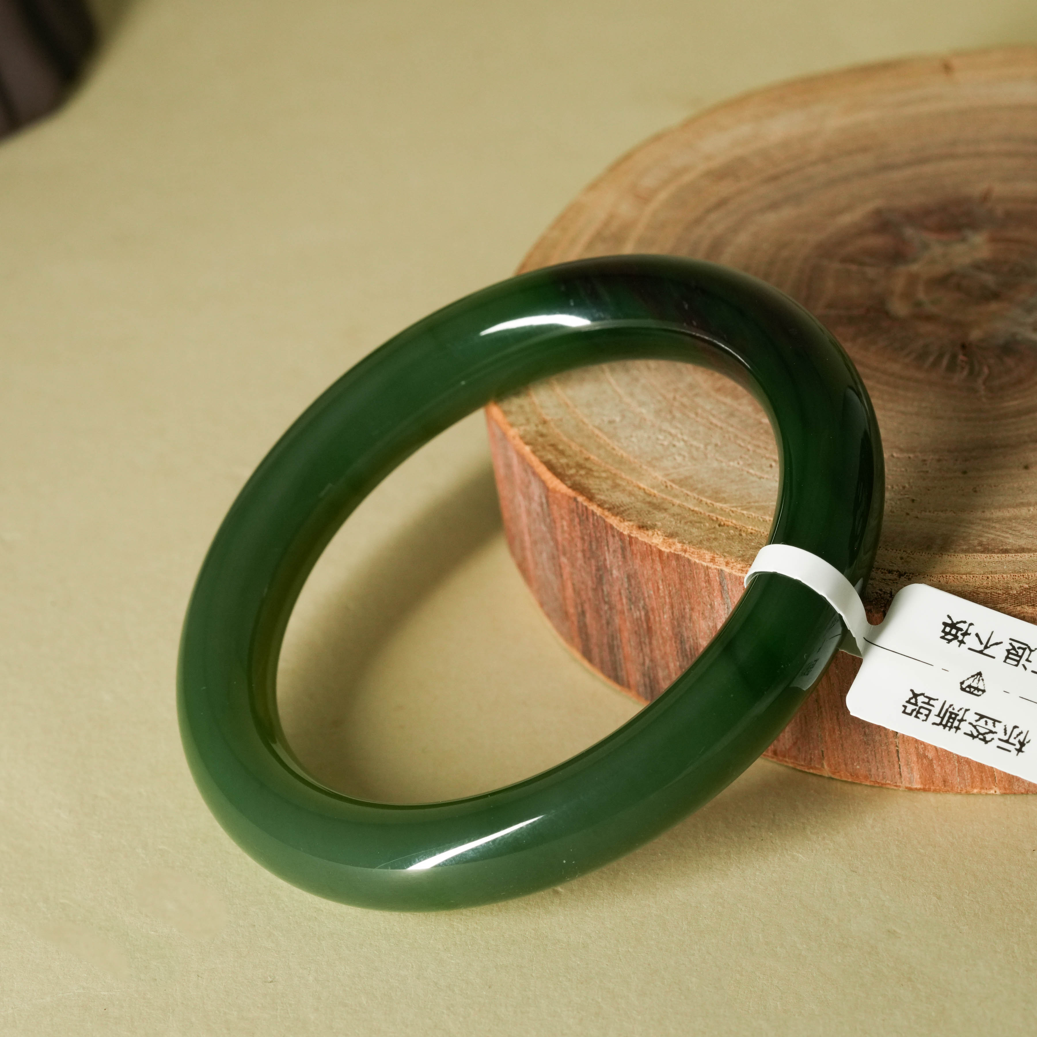 保嘉严选 Y5027 臻藏级和田玉精品俄7碧玉满色贵妃镯