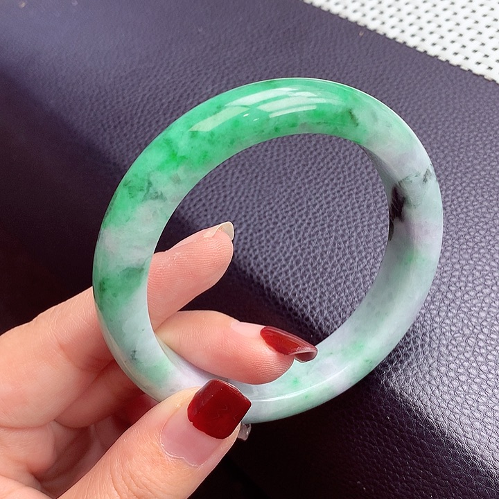 翡翠手镯未镶嵌翡翠