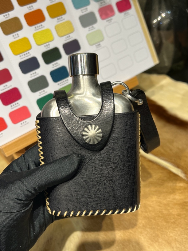 复古牛皮小酒壶小皮件