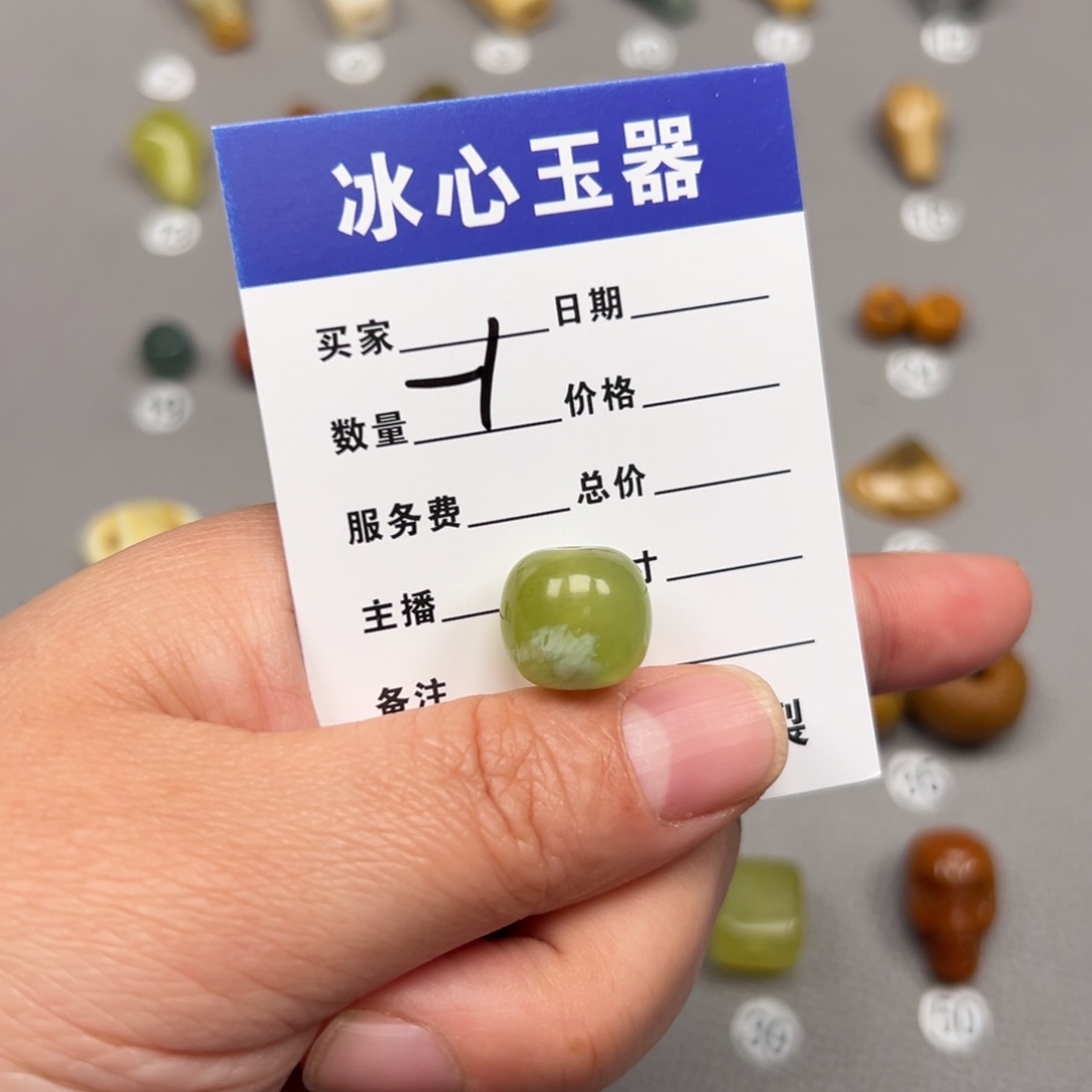 岫玉颈饰未镶嵌江**月