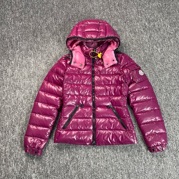 95新 MONCLER 7993/玫紫色logo贴饰连帽羽绒服外套/00码/95新