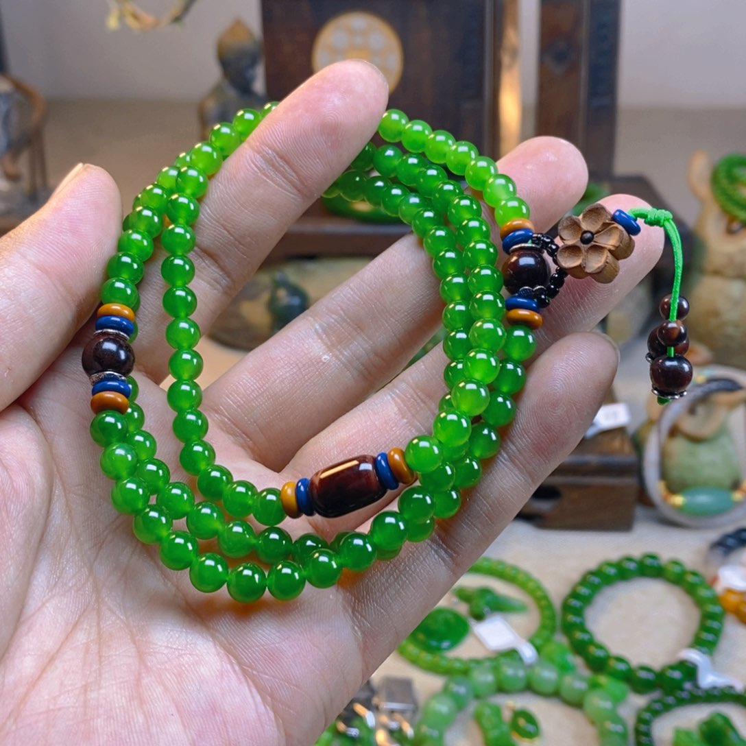 和田玉颈饰未镶嵌民*