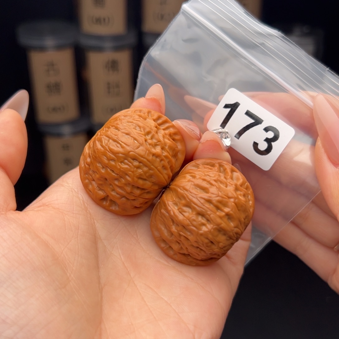 哦***_文玩核桃吊坠铁锤