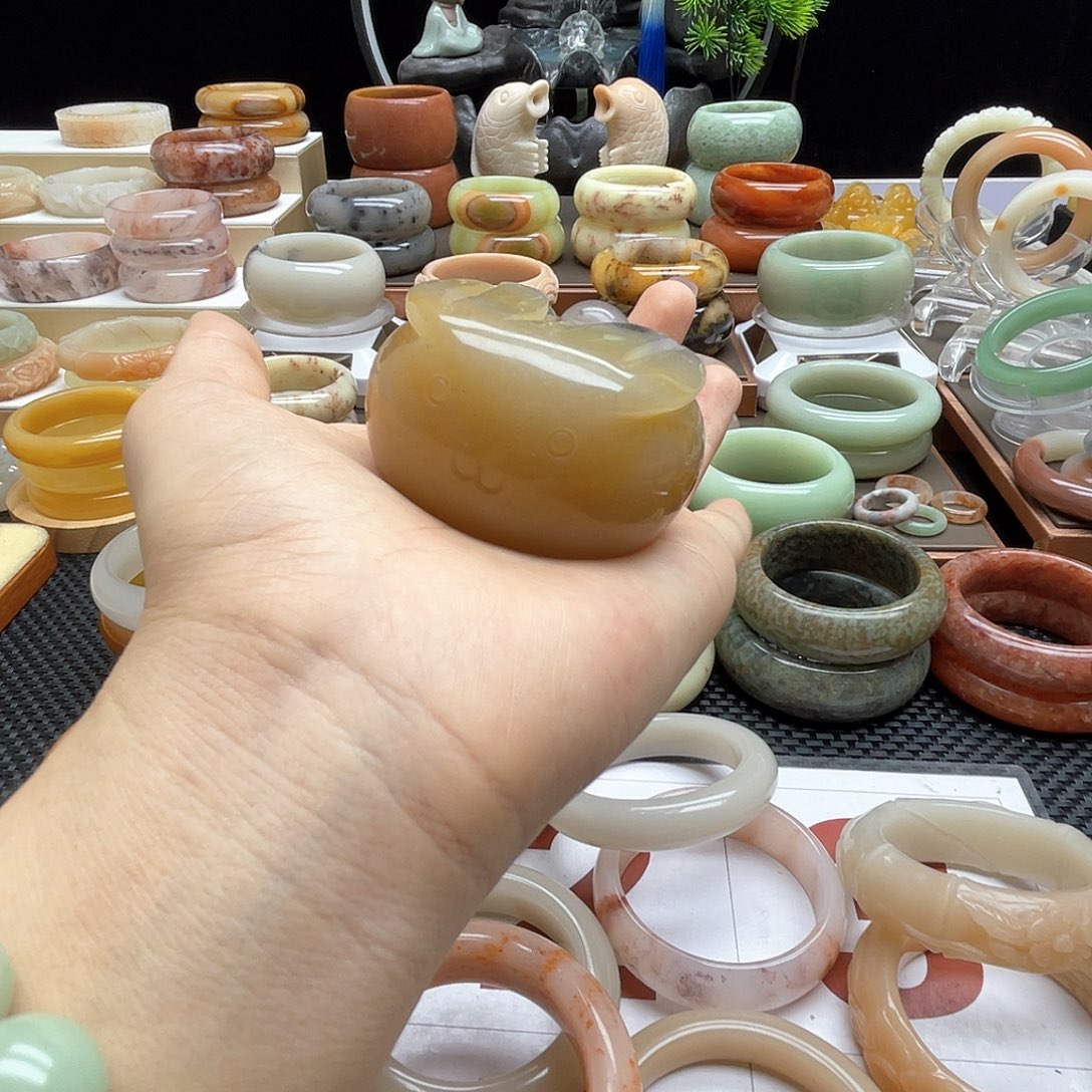 石英质玉（佘太翠）手镯未镶嵌