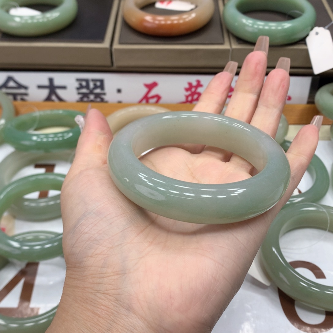 石英质玉未镶嵌手镯星*草