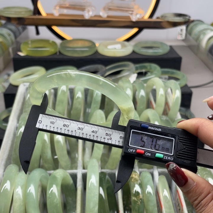 蛇纹石玉手镯未镶嵌153