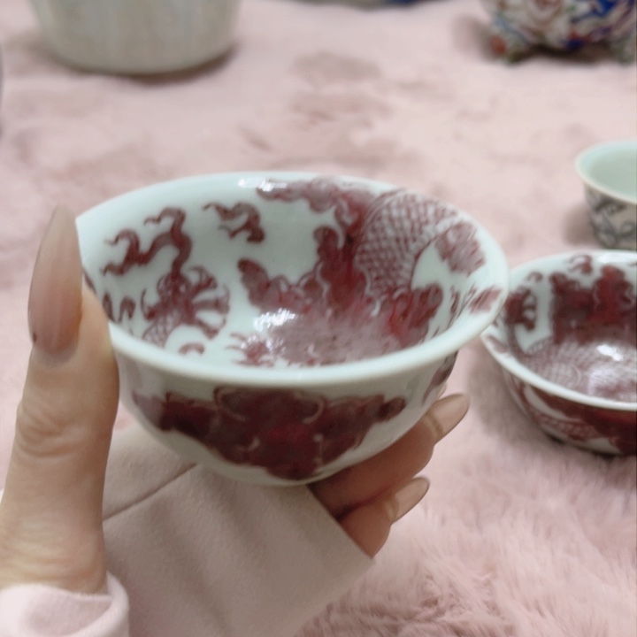 瓷片釉里红花卉纹饰杯z