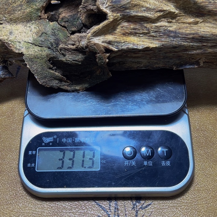 猪***戒沉香碎屑沉香大留疤老料330g