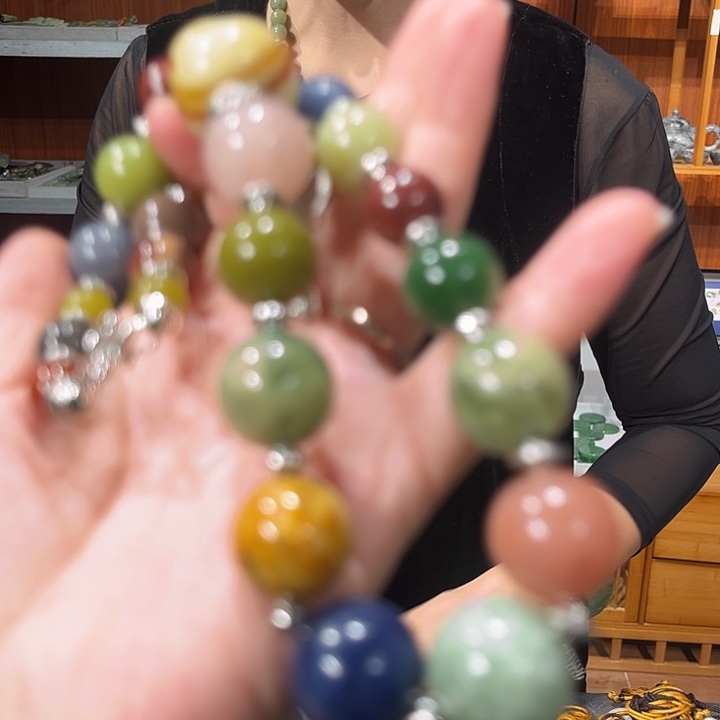 颈饰未镶嵌和田玉（糖玉）