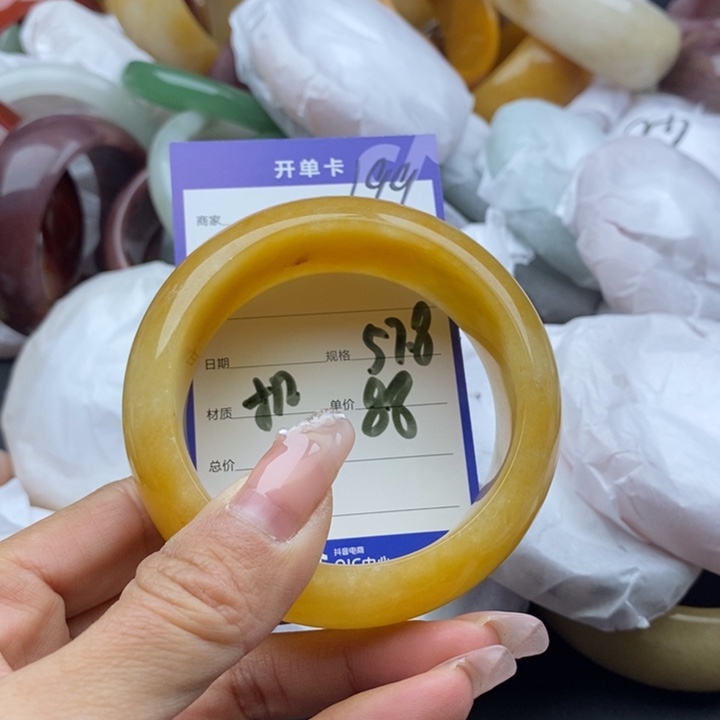 石英质玉手镯未镶嵌