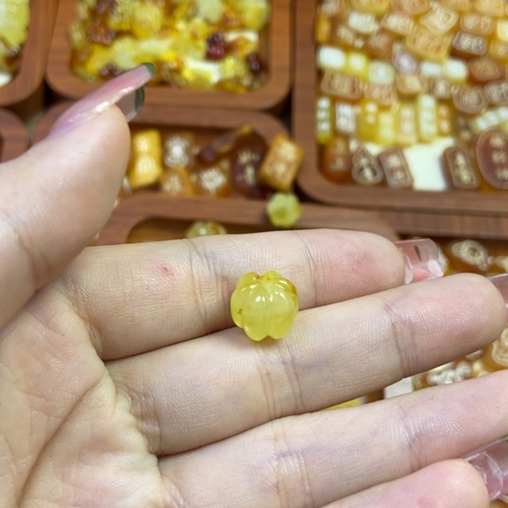 琥珀未镶嵌珠宝奇石南瓜