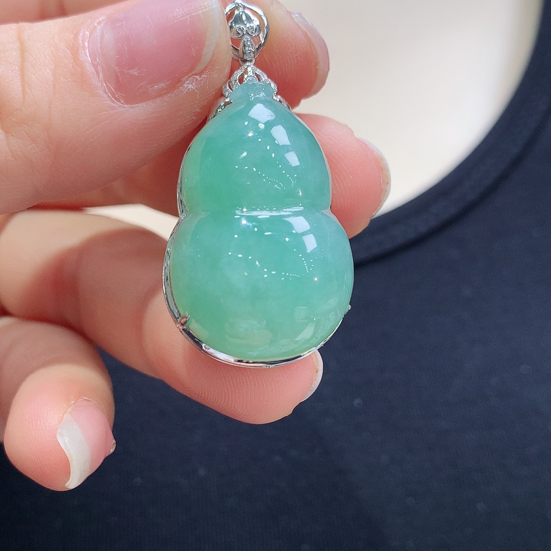 翡翠颈饰18K金镶嵌葫芦