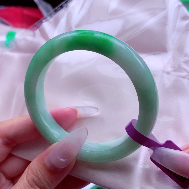 翡翠未镶嵌手镯翡翠