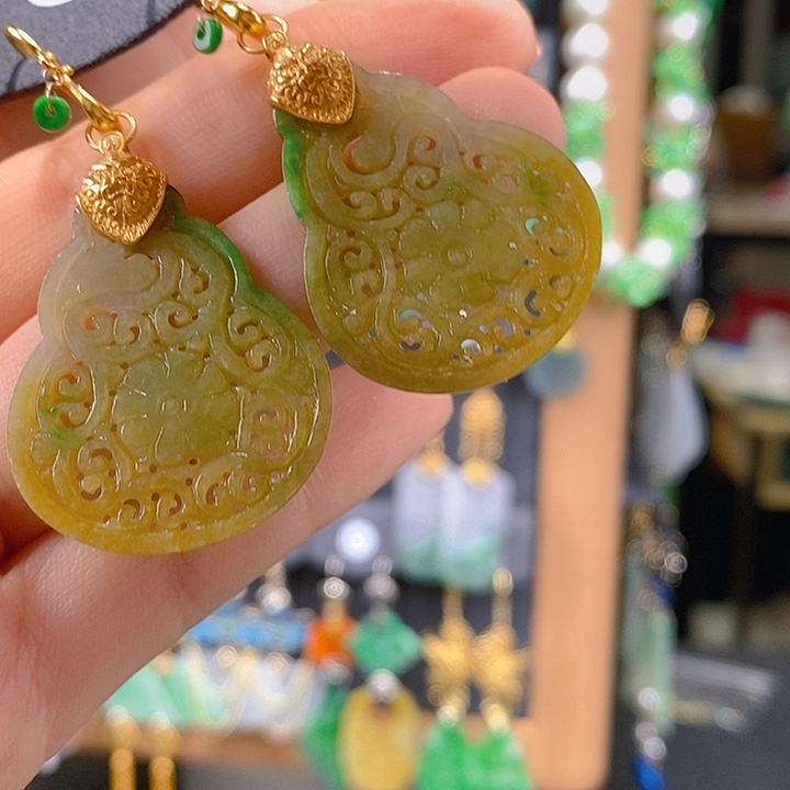 是***呀翡翠未镶嵌耳饰翡翠