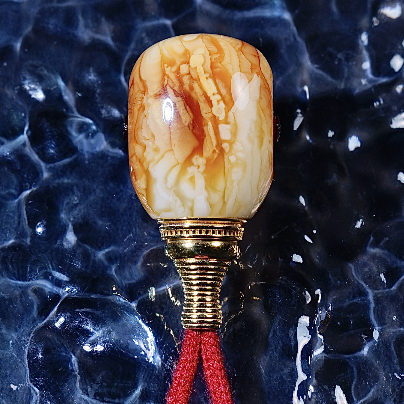 天然沁色虎皮纹蜜蜡精工18k金分体三通15.1×31×14.7mm