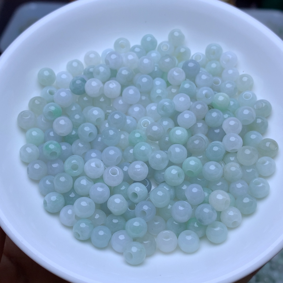 翡翠散珠卡5.5大孔绿白100个