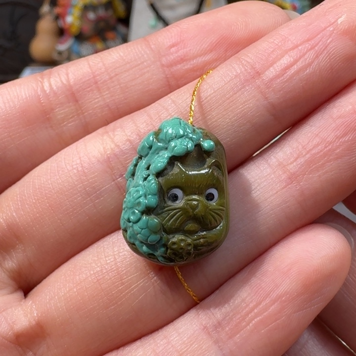 绿松石未镶嵌猫咪雕刻件