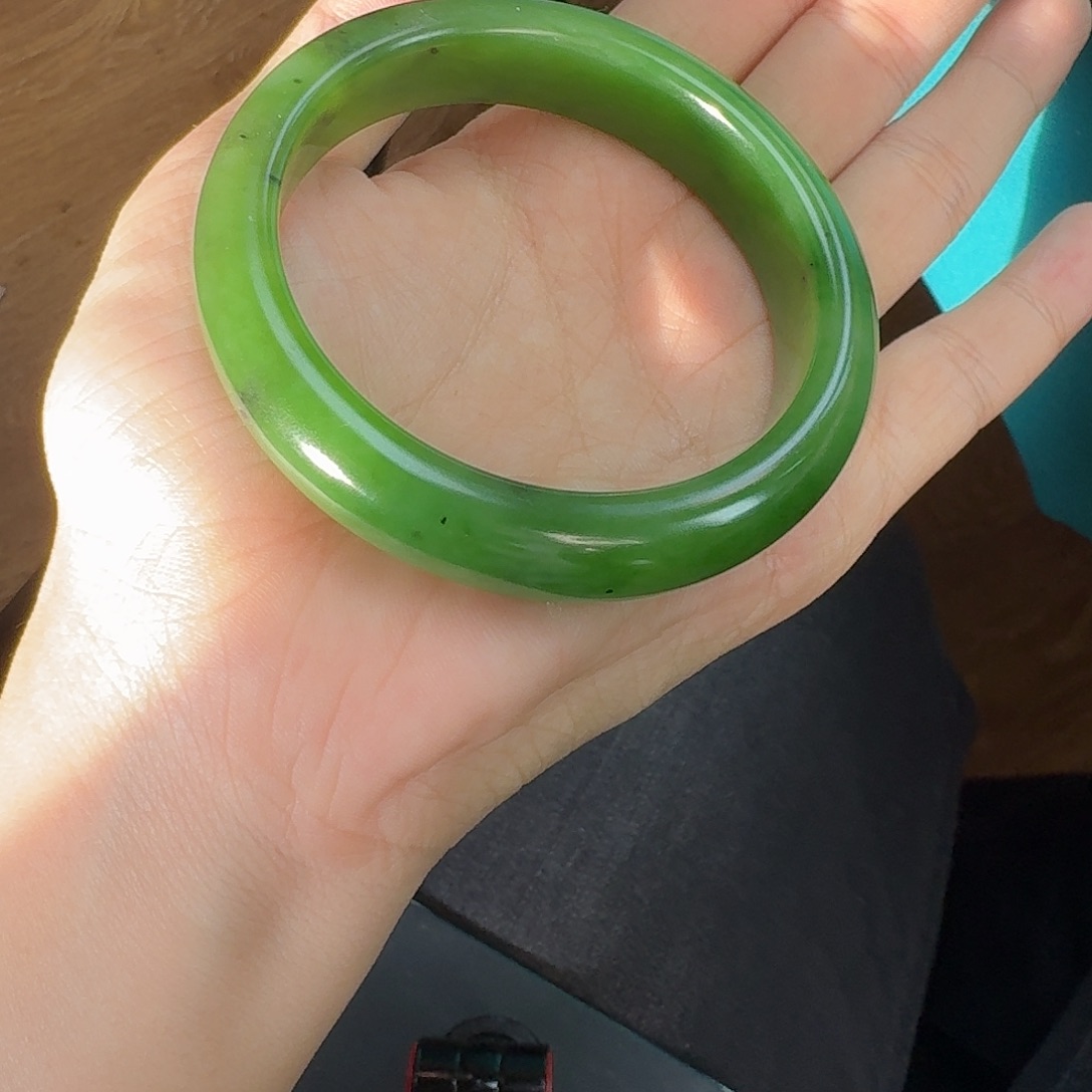 和田玉未镶嵌手镯