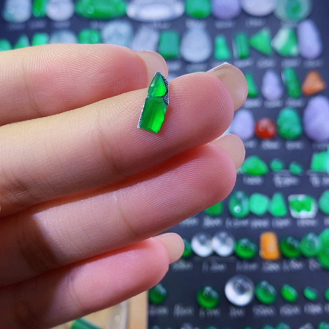 颈饰未镶嵌翡翠切割面