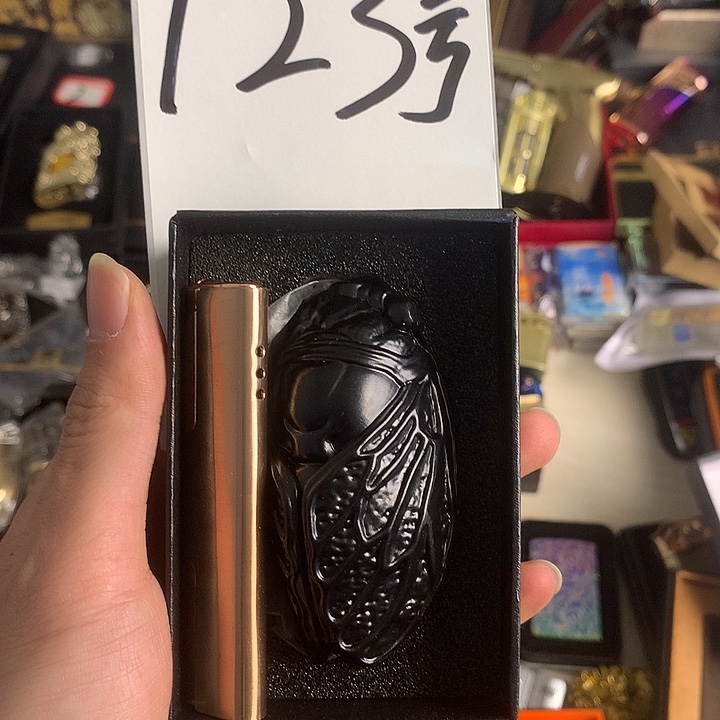 我***粟123号气打火机一个