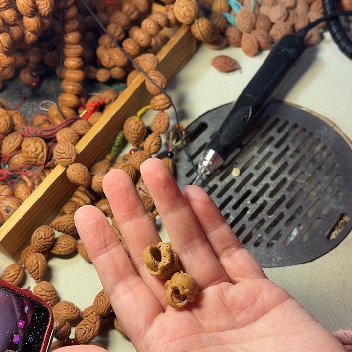 T***瑶桃核手串桃核手工制作工艺