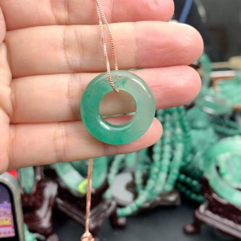 石英质玉颈饰未镶嵌