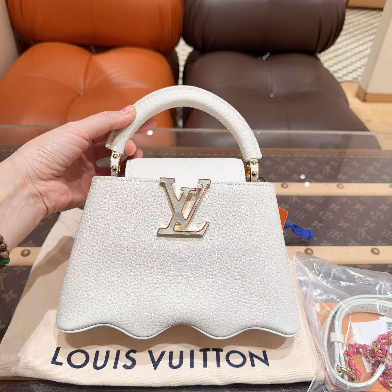 99新 LouisVuitton/路易威登 全️白色 mini capucines白色波浪底