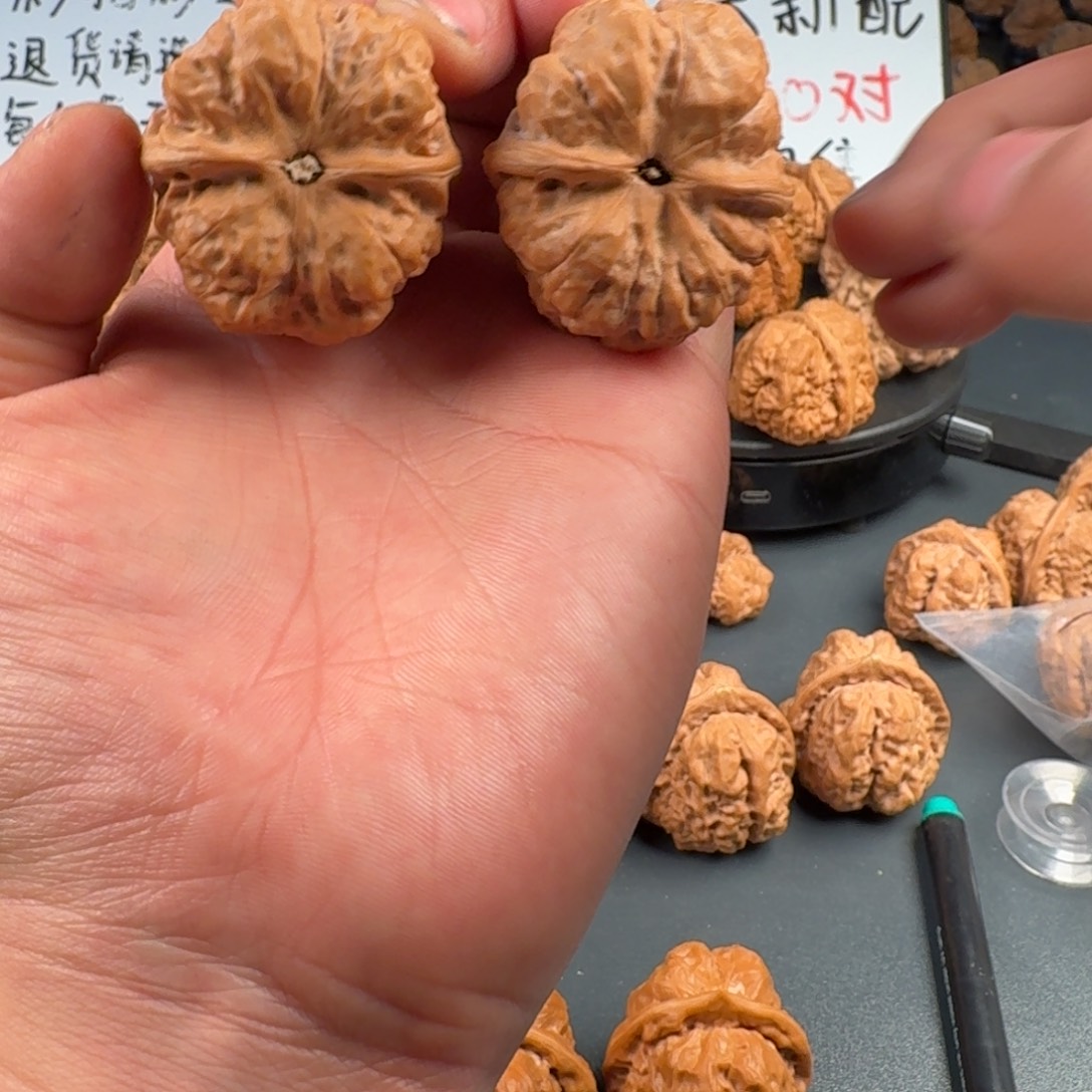 無***绪吊坠文玩核桃蛤蟆的眼睛是真的好看啊我的天