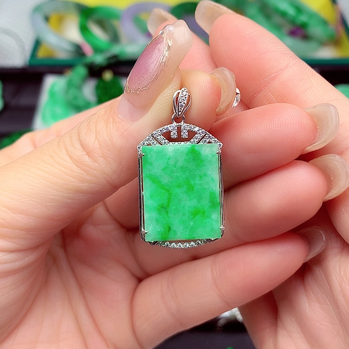 翡翠颈饰银S925镶嵌翡翠