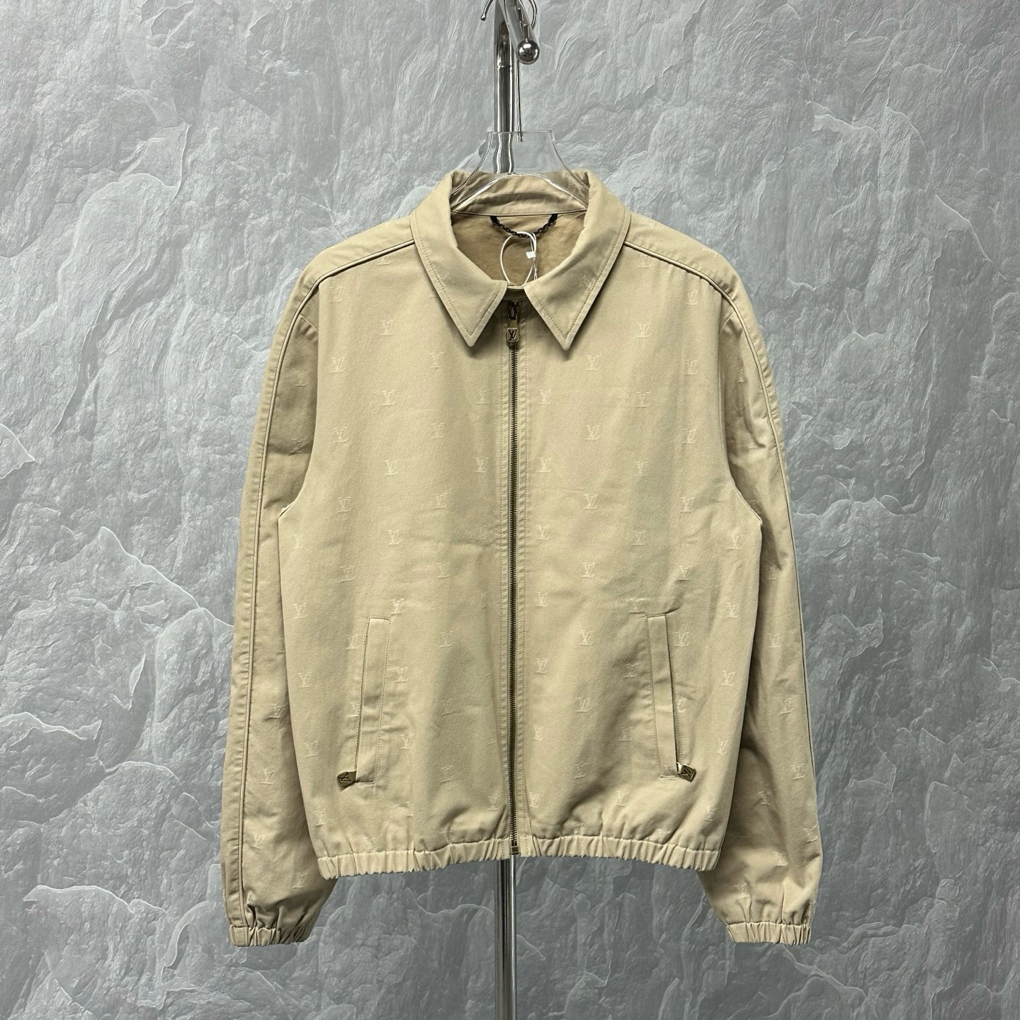 未使用 LouisVuitton/路易威登 FW24 卡其色满印外套52码J01548