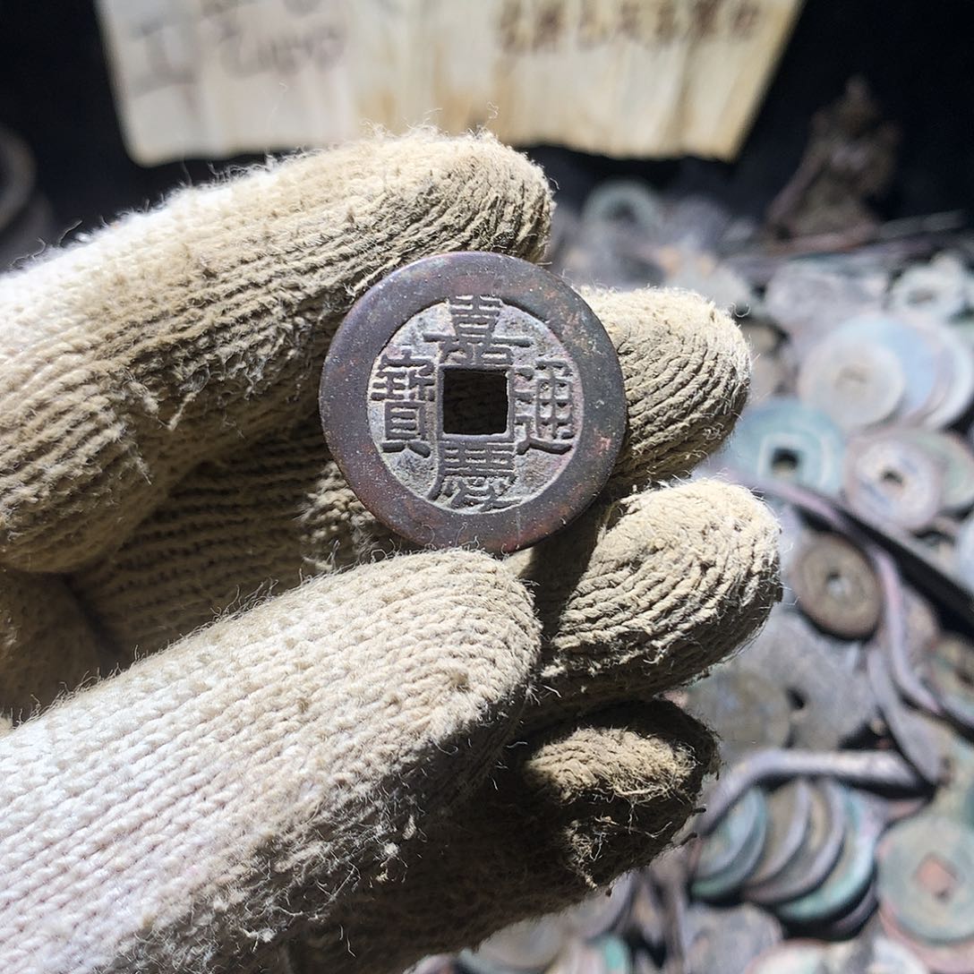 政***和铜小杨小杨工艺品花钱