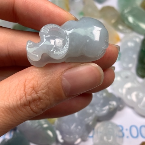 翡翠颈饰未镶嵌五**。