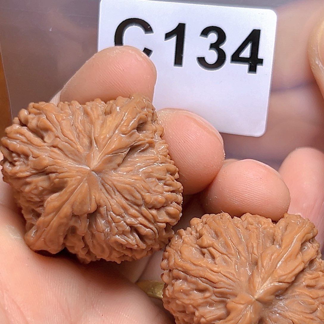 文玩核桃吊坠39南疆石 有阴黄