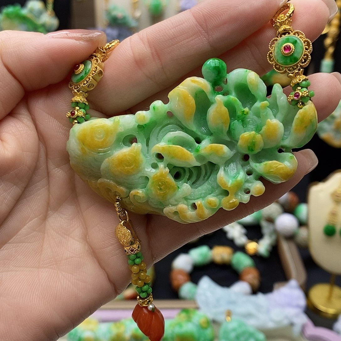 翡翠颈饰未镶嵌天然