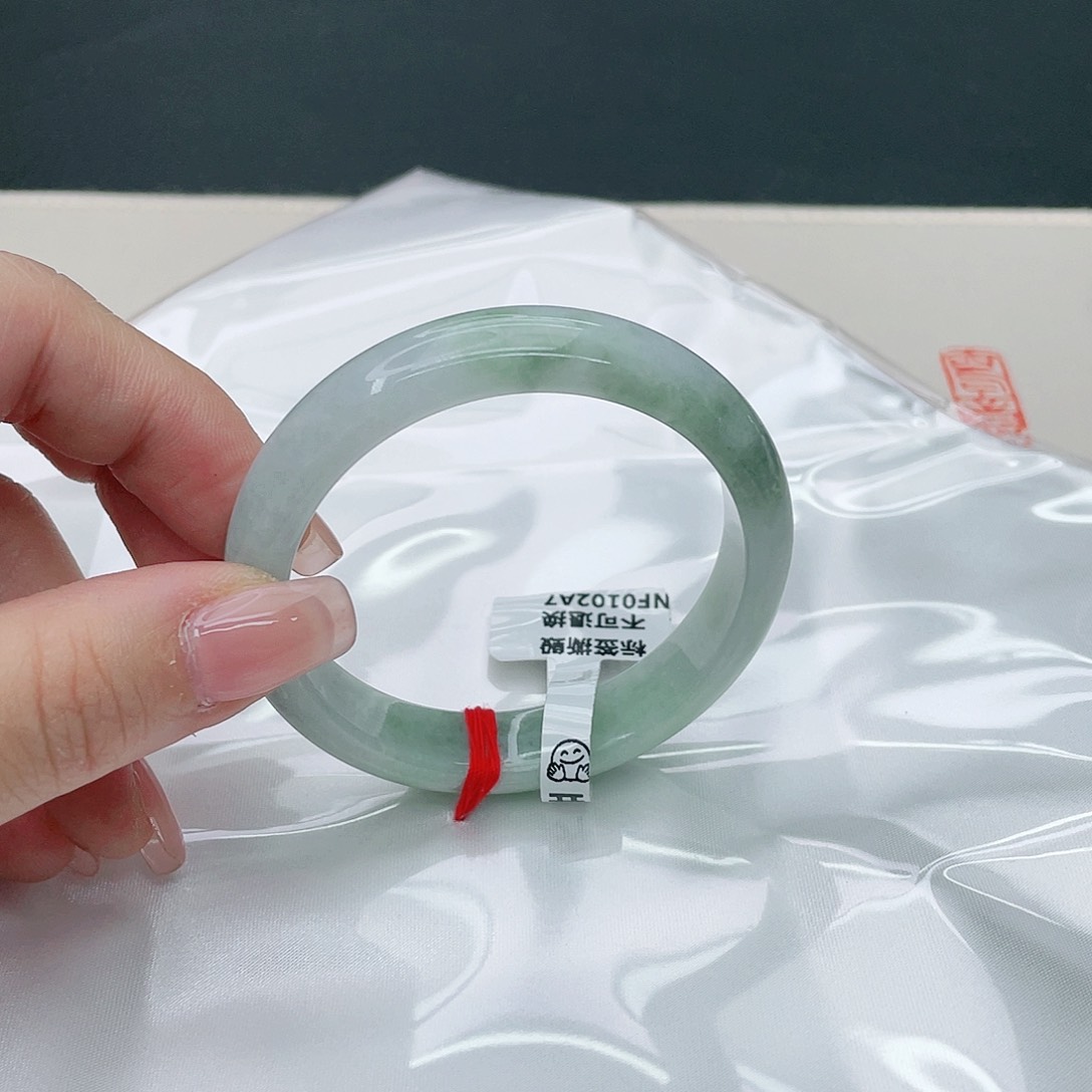 翡翠手镯未镶嵌正52.2